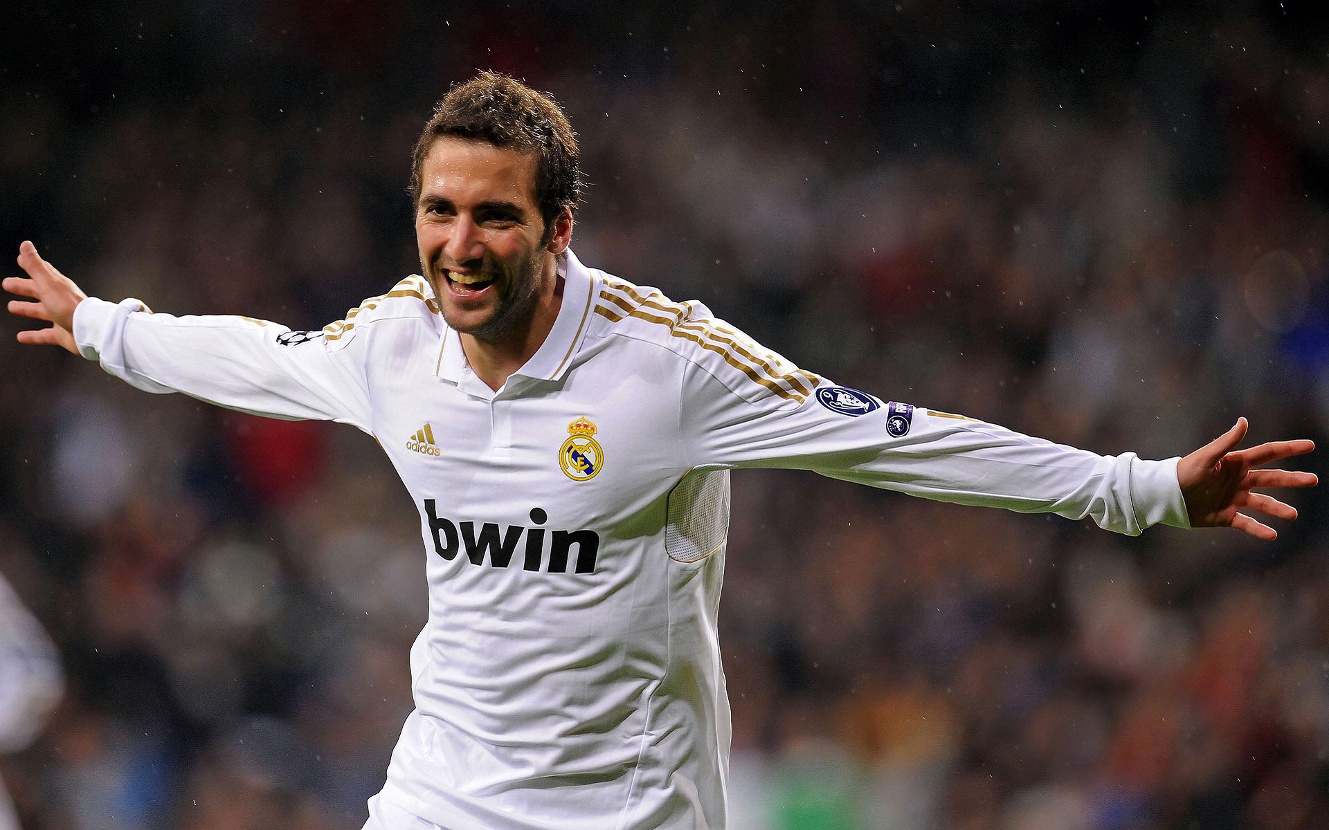 开云APP-2026世界杯之夜，范弗利特统治全场，篮球之神降临足球圣殿