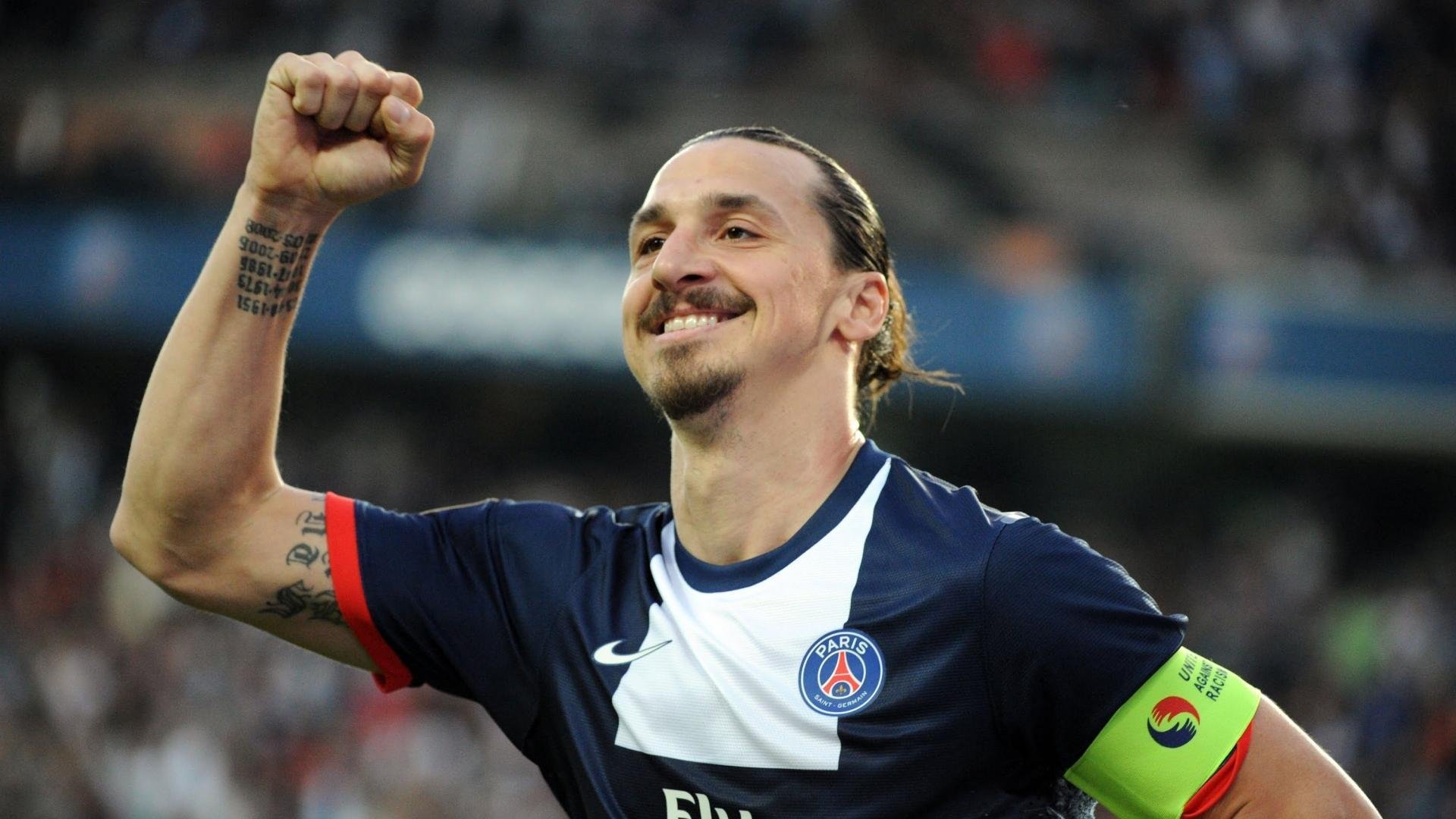 引擎轰鸣中的历史一瞬，汉密尔顿驾驶法拉利绝杀威廉姆斯，惊艳四座